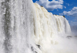 Iguazu-falls-view-from-Argentina 