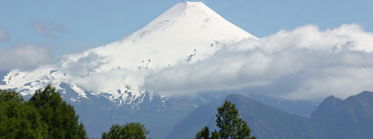 /resource/Images/southamerica/chile/headerimage/villarica-volcano,-Pucon-Chile.jpg